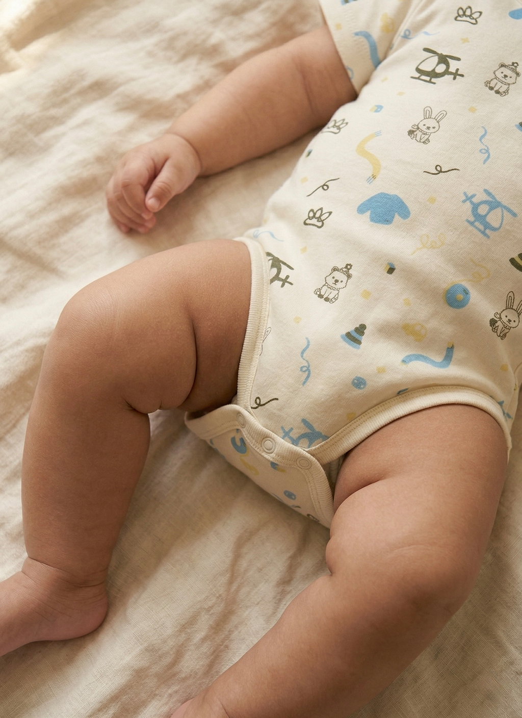 Short Sleeve Organic Baby Bodysuit lifestyle close snap   | Hoppers Lane